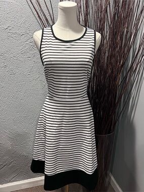 🌺NICOLE MILLER BLACK AND WHITE STRIPED FIT AND FLARE DRESS SIZE MEDIUM🌺